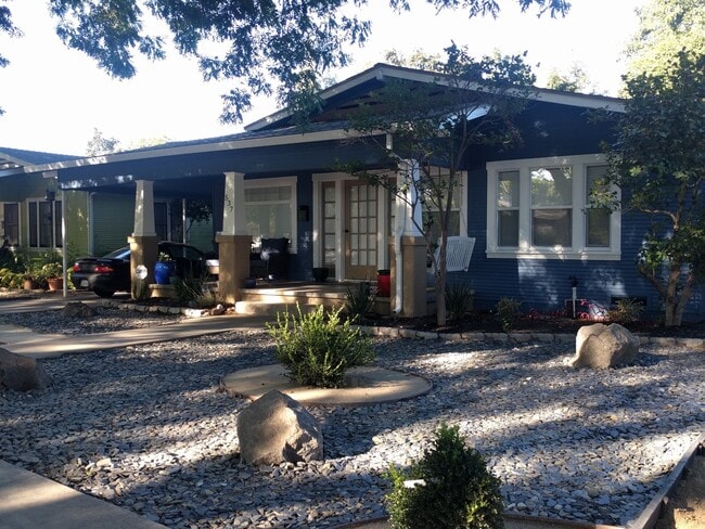 Photo - 537 Auburn St