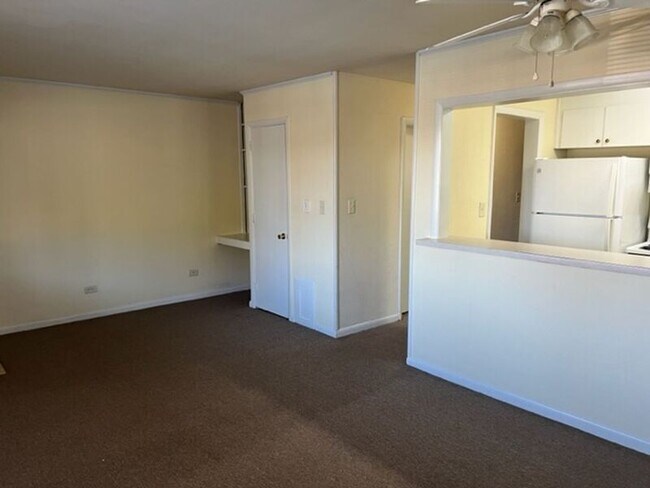 Building Photo - 2121 Angus Rd Unit 11