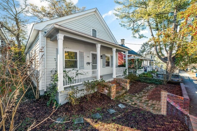 Photo - 3 Bedroom, 2 Bathroom Cottage In the Heart of Downtown Wilmington