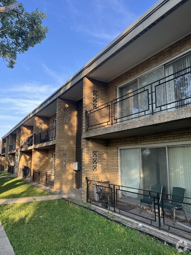 Building Photo - 3125 W 79th St Rental