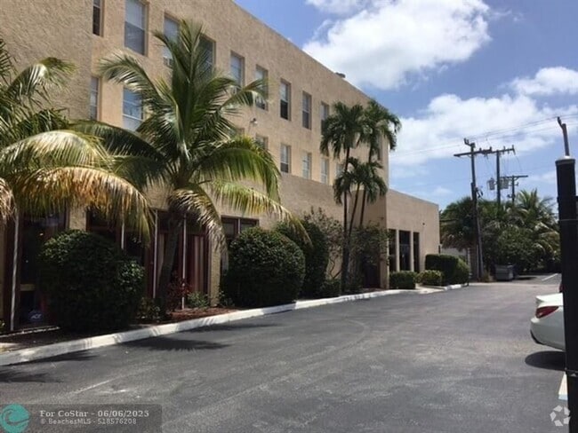 Building Photo - 2716 S Dixie Hwy Unit 205 Rental