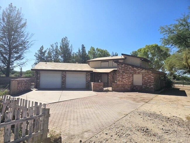 Building Photo - St David Oasis Rental