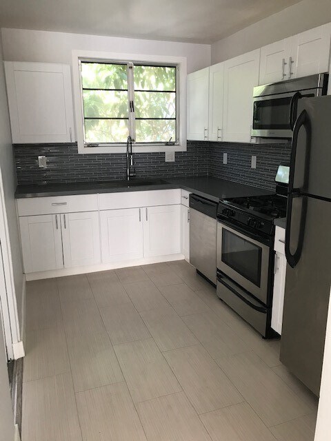 Building Photo - 970 N. Serrano Ave. Rental
