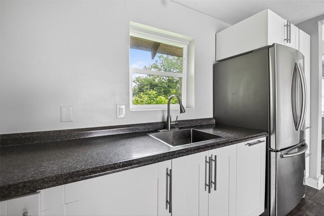 Building Photo - 6832 Avenue I