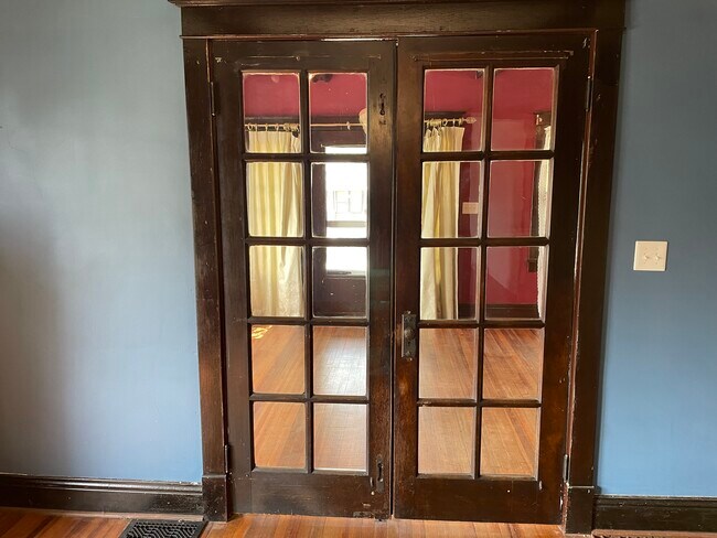 Puertas francesas al comedor - 2815 E Vermont St