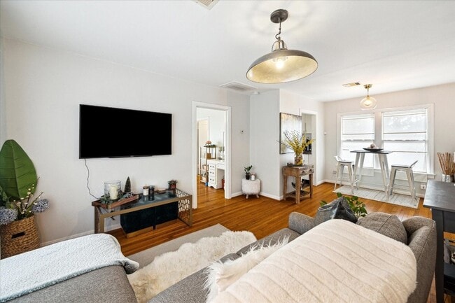 Photo - 2511 White Oak Dr Unit A