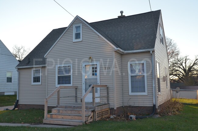 Photo - 1229 Oakland Rd NE