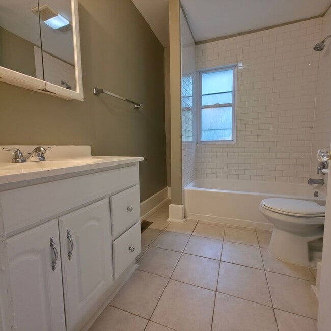 Photo - Single Family Home 3 beds 1.5 bath Availab...