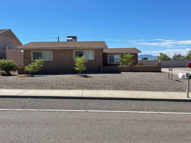 Building Photo - KIOW2332 Unit 1