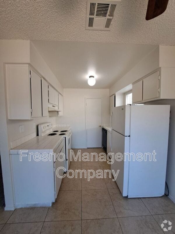 Building Photo - 3037 W Pontiac Way Unit 104 Rental