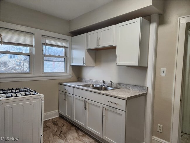 Photo - 529 E Cuyahoga Falls Ave Unit 3