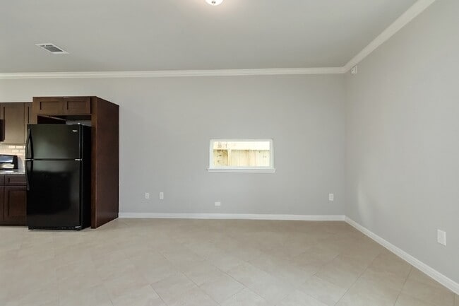 Photo - 1043 Marcolin