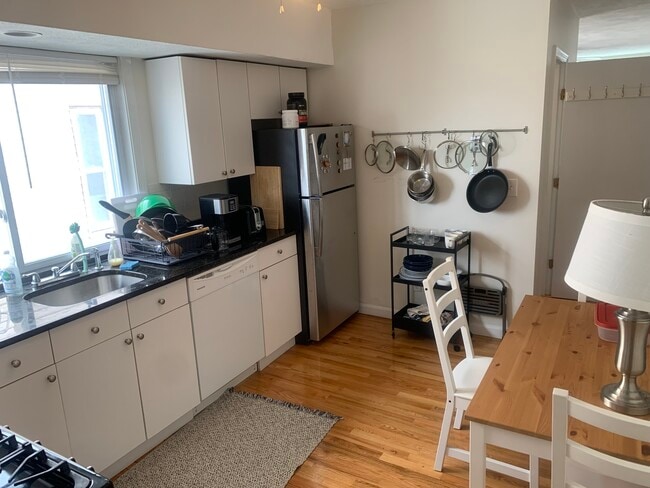 Building Photo - 71 5th St Unit 3