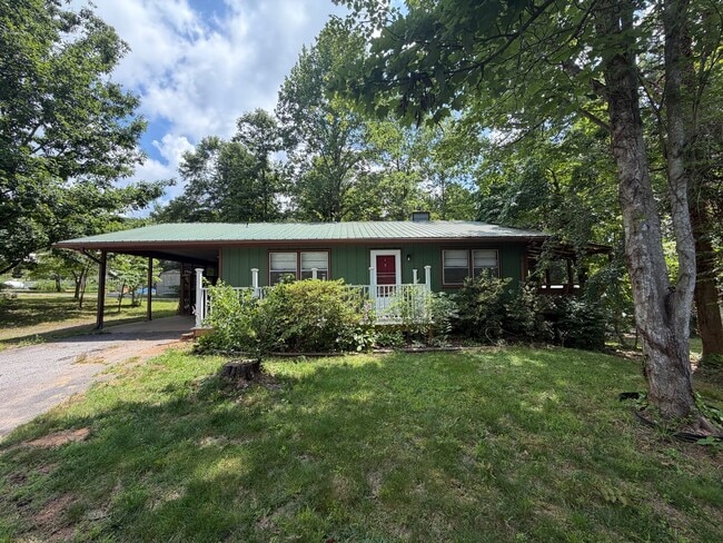 Building Photo - East Asheville - Leafy, Quiet, Convenient!
