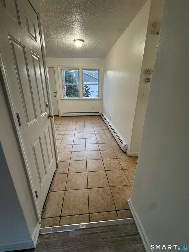 Photo - 18 W Hills Rd