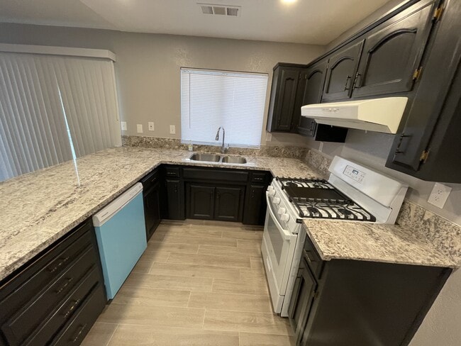 Photo - 2800 E Valley Oaks Dr