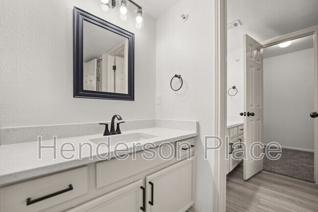 Photo - 170 Henderson St