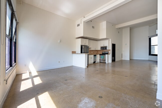 Live/Work Studio Loft - 920SF