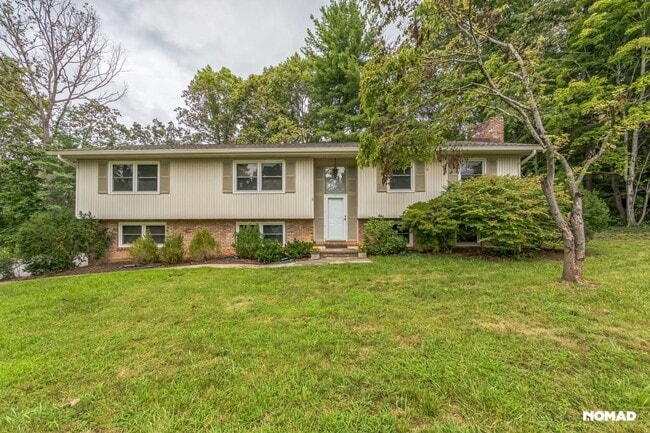 Building Photo - Spacious 4BR House in Asheville