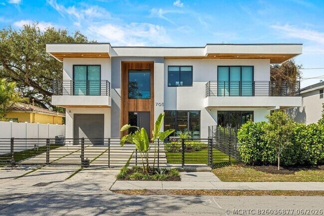 705 SW 8th Terrace