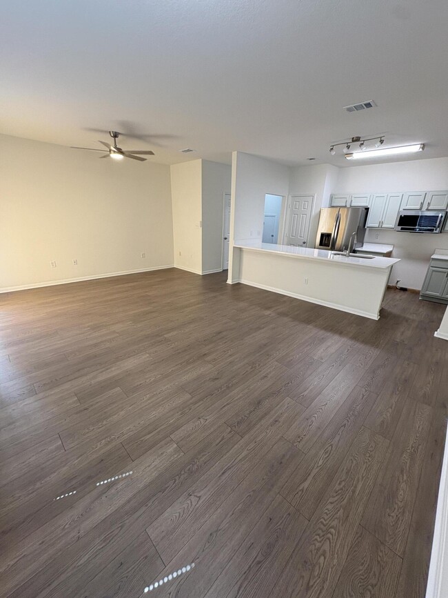 Photo - 1014 Airport Rd