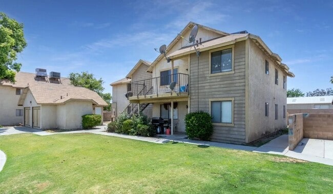 Building Photo - 2705 Villalovos Ct Unit 4