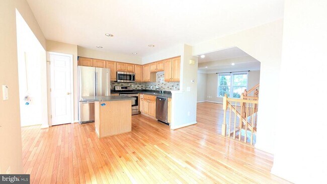 Photo - 211 Shirley Square SE