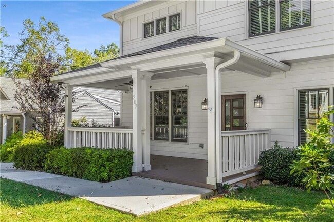 Photo - 207 Mellrich Ave NE