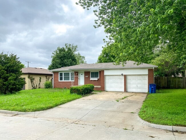 Beautiful 3 bedroom home recently updated - Beautiful 3 bedroom home recently updated