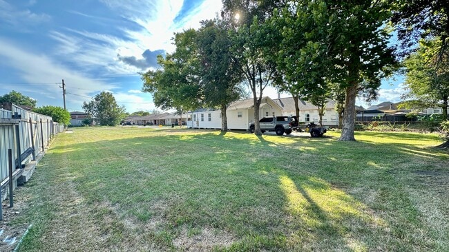 Photo - 413 Trist Pl