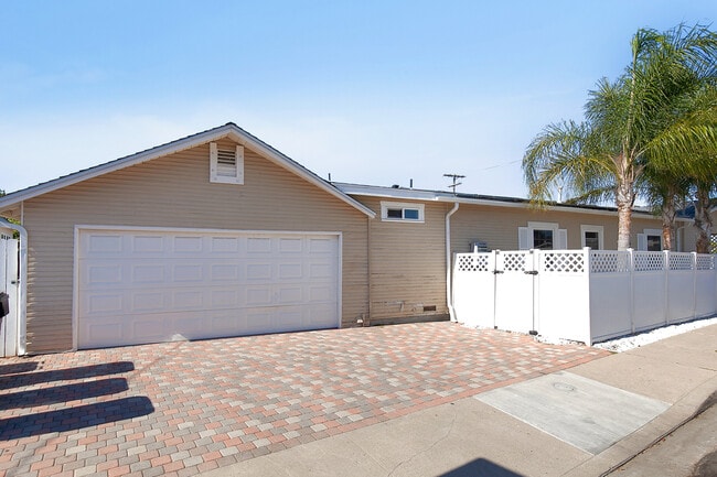 Photo - 4766 63rd St