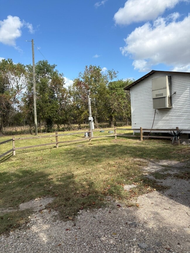 Photo - 17025 Wellborn Rd