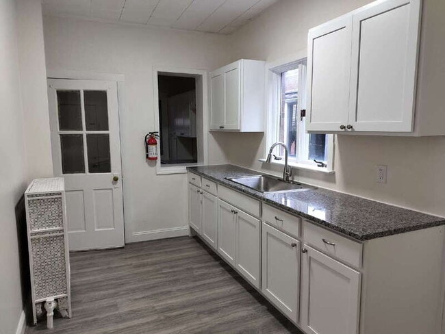 Photo - 547 Centre St