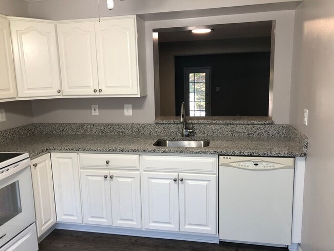 Photo - Townhouse-Village of Thomas Run-4 Bathrooms!!