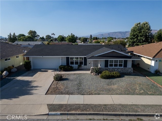 Building Photo - 1340 W Whittier Ave Rental