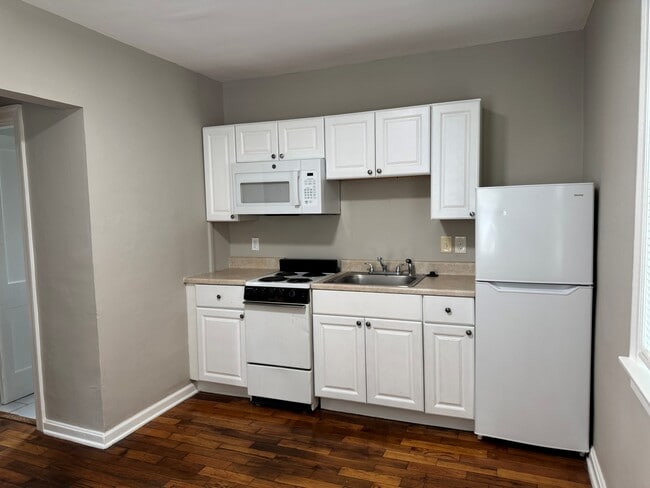 Photo - 211 W Arlee Ave