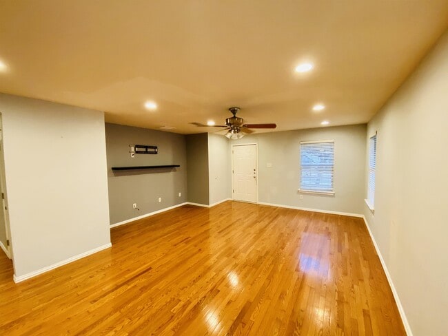 Photo - 3811 Julianas Way