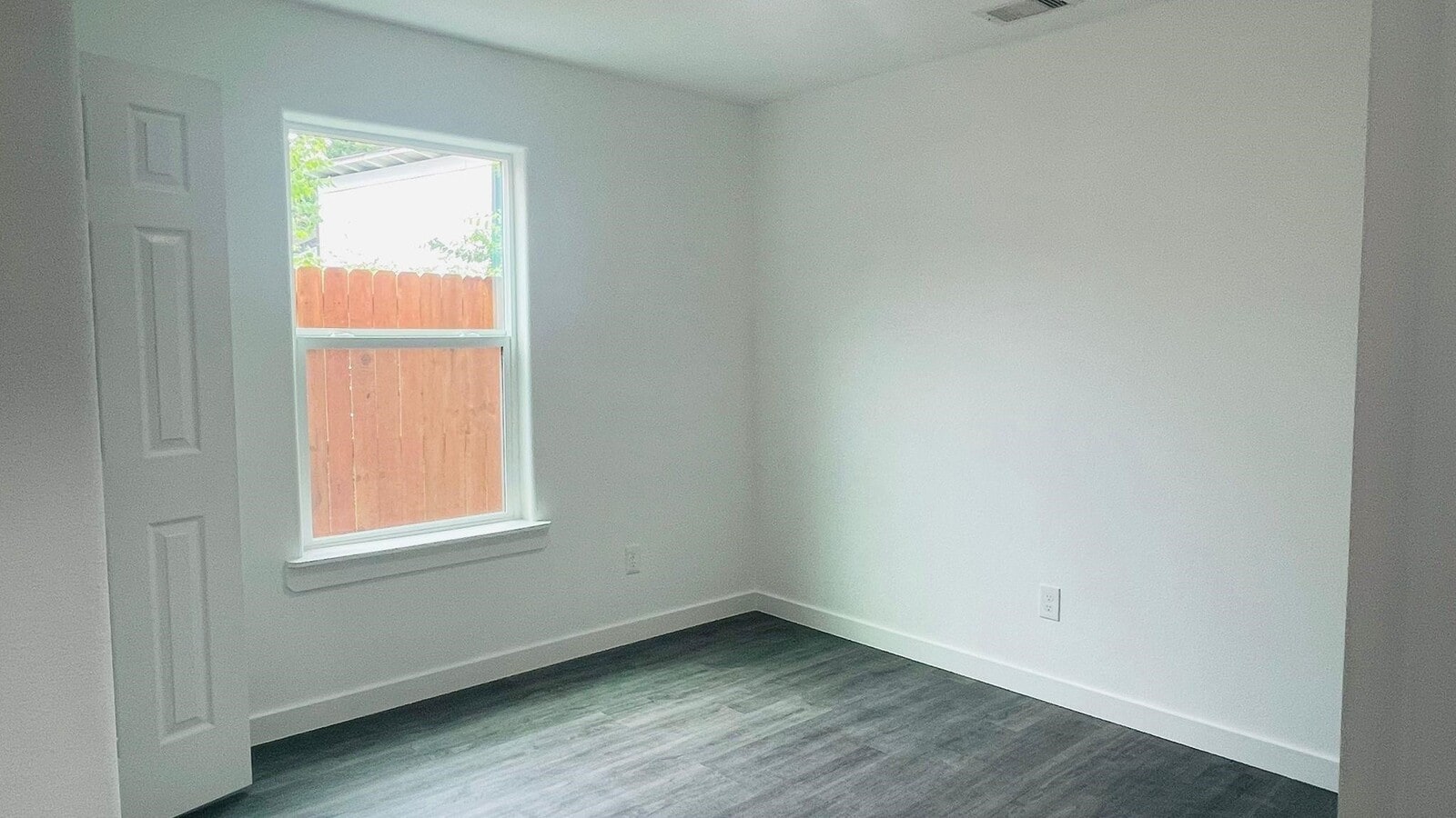 Photo - 7611 Shotwell St