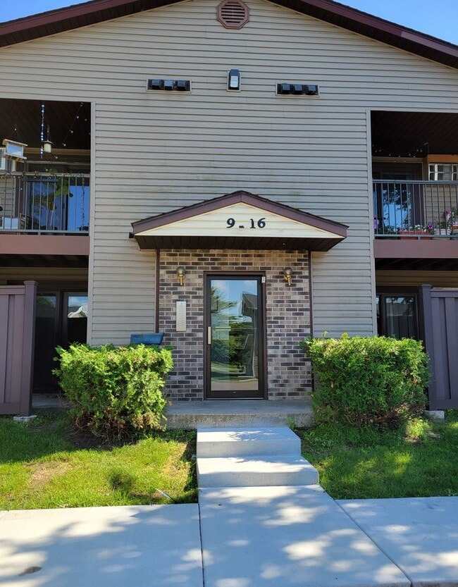 2 Bedroom Condo - Main level - 2 Bedroom Condo - Main level Unit 12