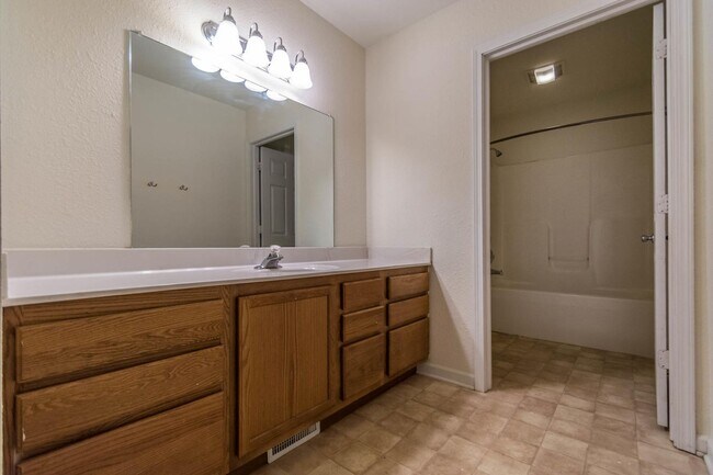 Photo - 206 E 20th St