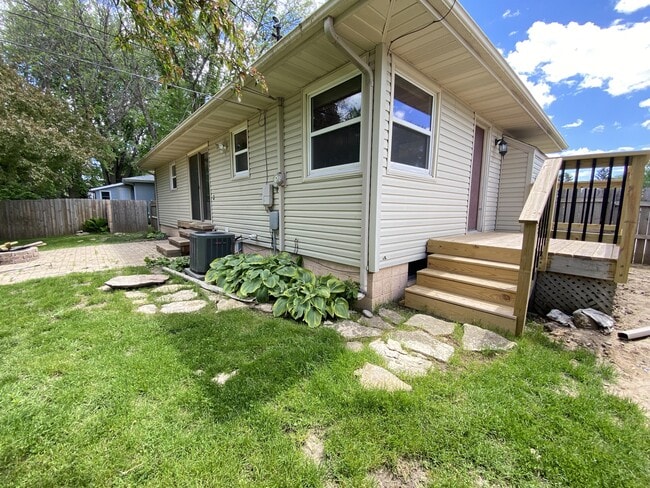 Photo - 315 2nd St NW