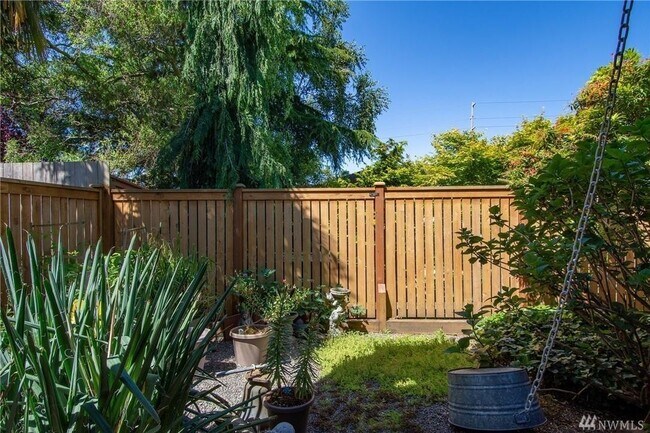 Building Photo - Charming Craftsman-Style Home in the Heart...