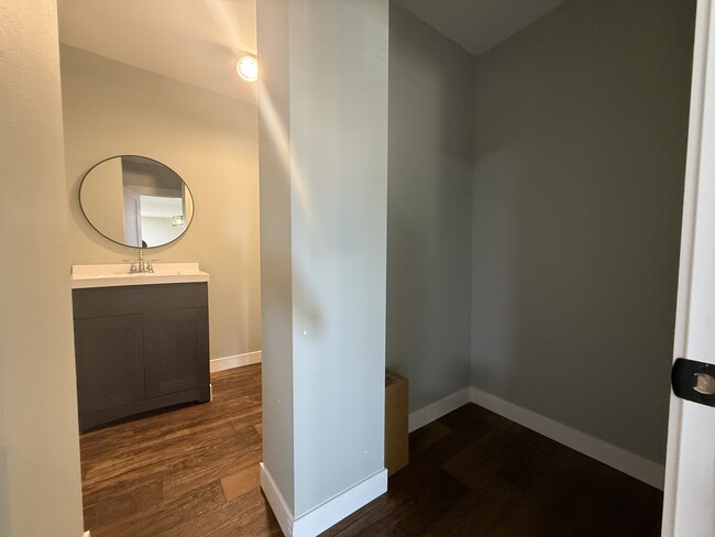 Photo - 418 S State St