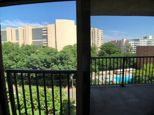 Photo - 1300 Army Navy Dr Unit 813