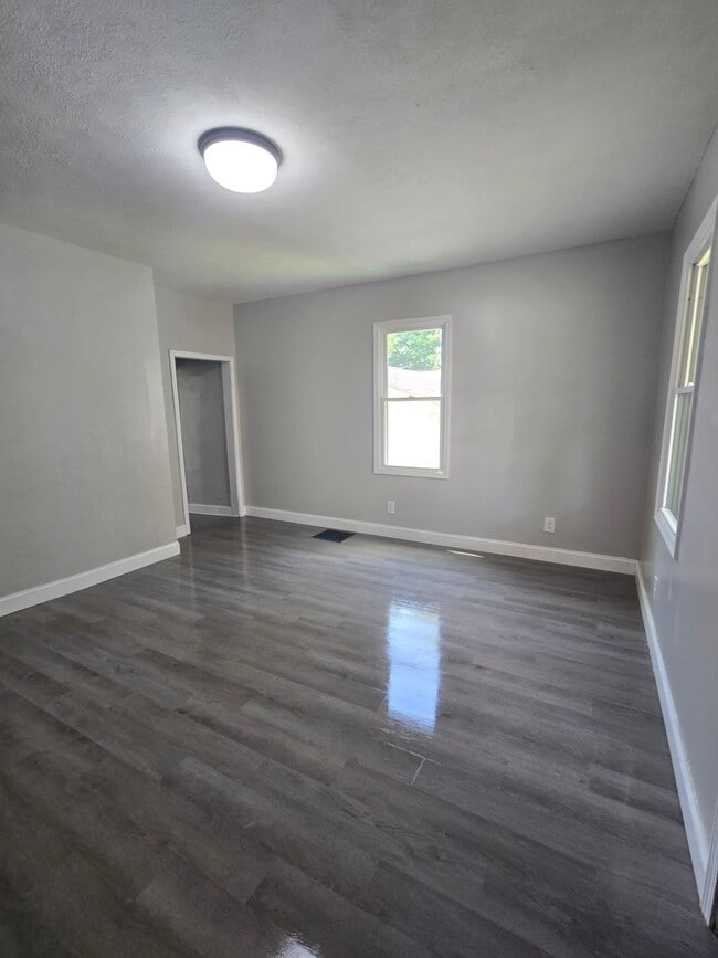 Photo - 208 Wood St