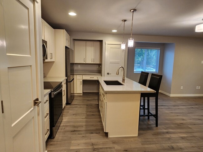 Photo - 3242 S 161st St Unidad B