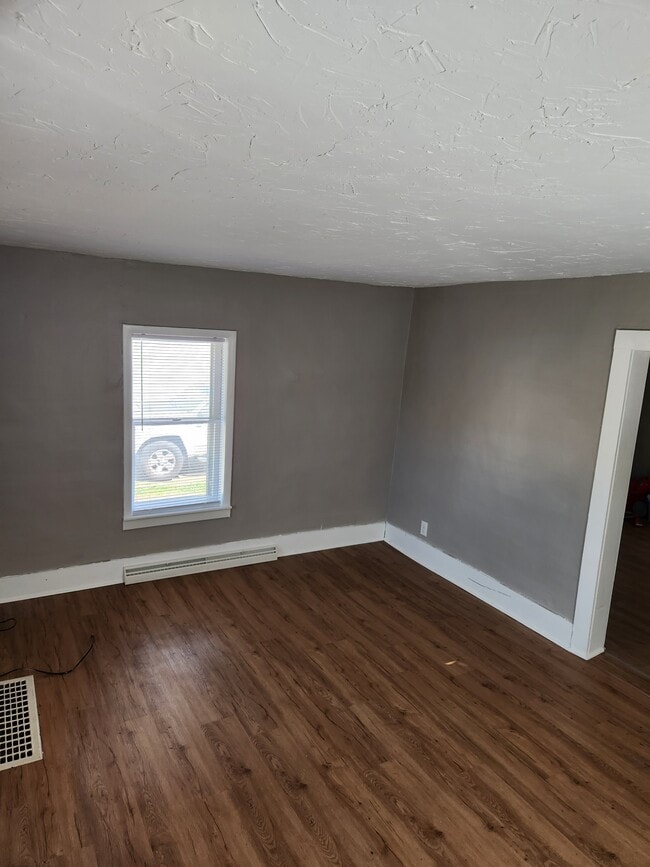 912 Elm St