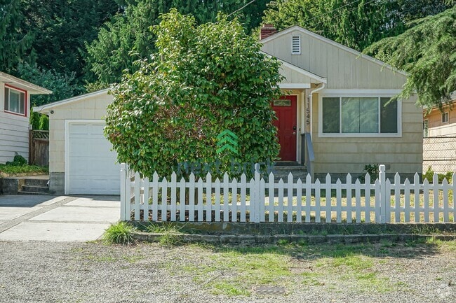 Building Photo - Charming 4 BEDS & 1.5 BATH SINGLE FAMILY H... Rental