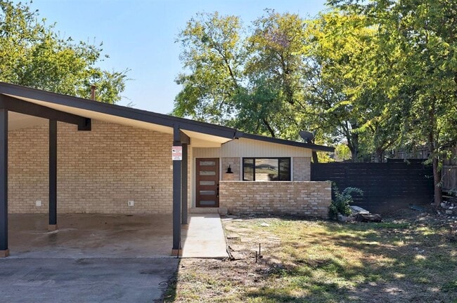 Building Photo - 1905 Cedar Ridge Dr