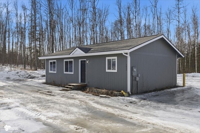 Photo - 3 BEDROOM | 2 BATHROOM | ACROSS FROM SCHOOLS